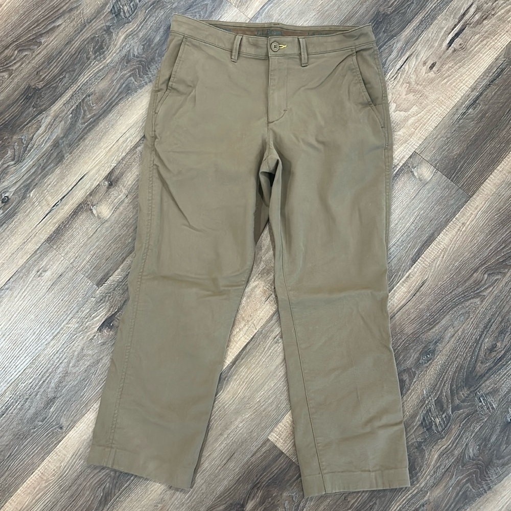 LL Bean Khakis men’s pants standard fit size 33W x 29 in 72% cotton